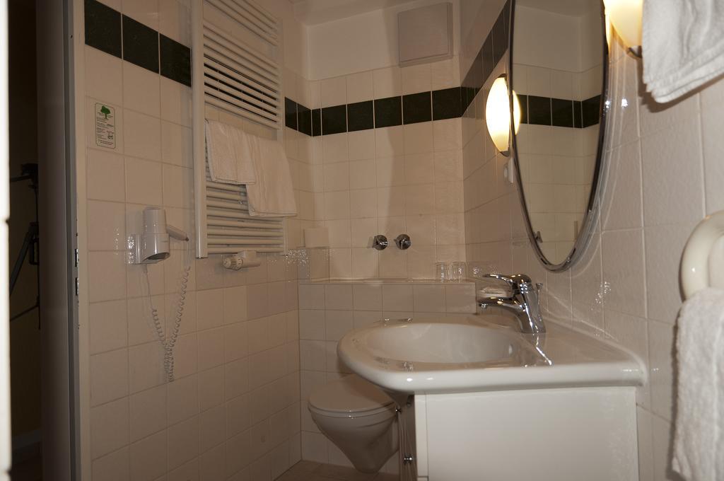 Hotel Haus Deutsch Krone باد ايسن الغرفة الصورة